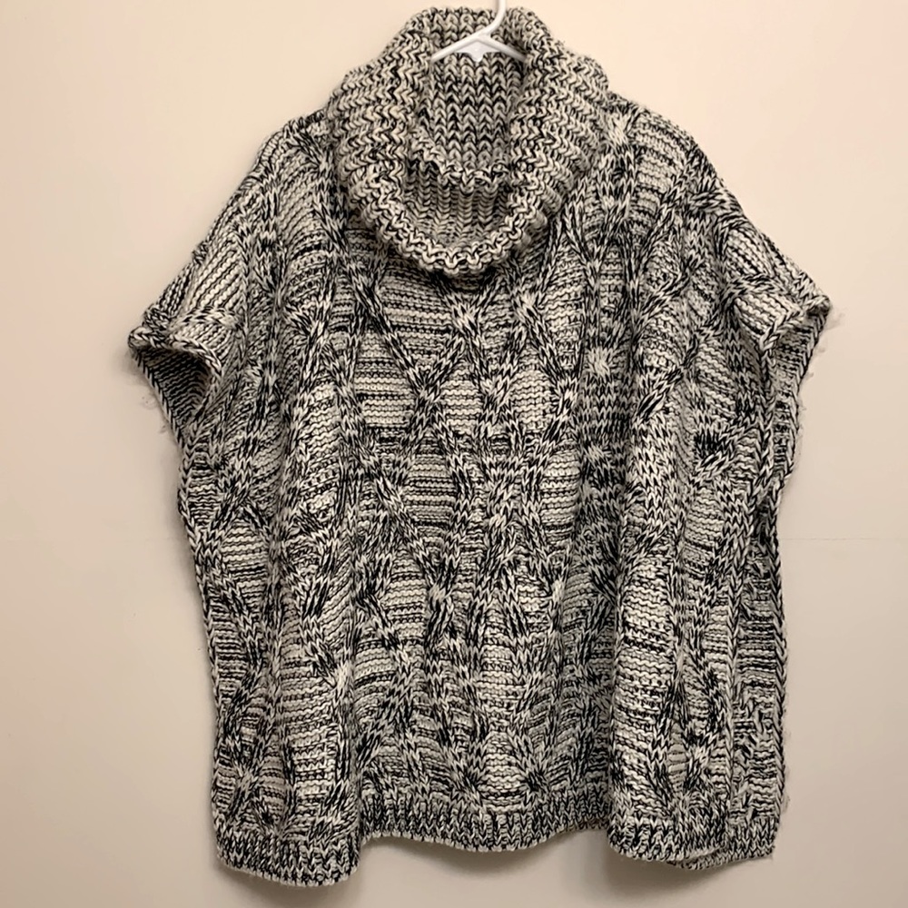 Heavy Knitted Poncho Black and White Marled